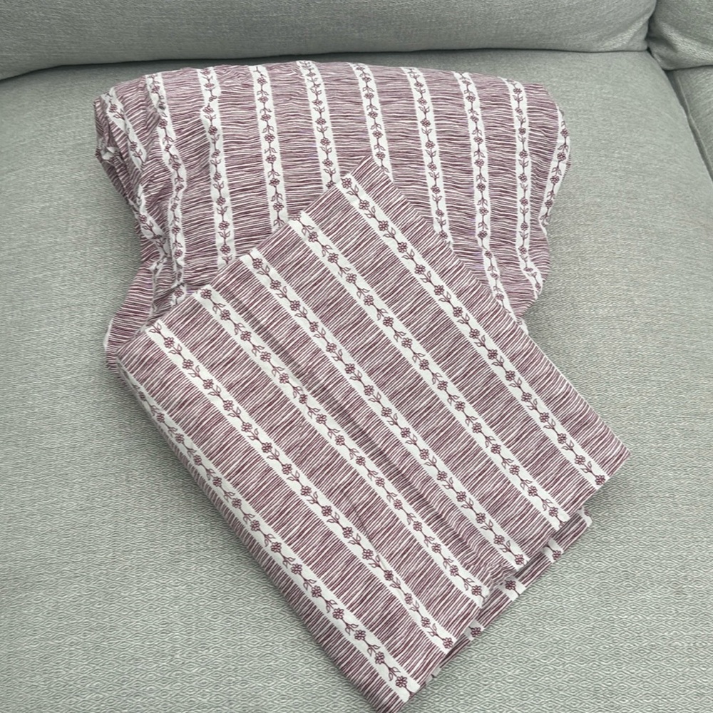 Anthrology twin size mauve floral color fitted sheet and pillow cover set